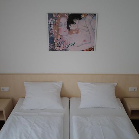 Hotel Am Bad Эсслинген Экстерьер фото