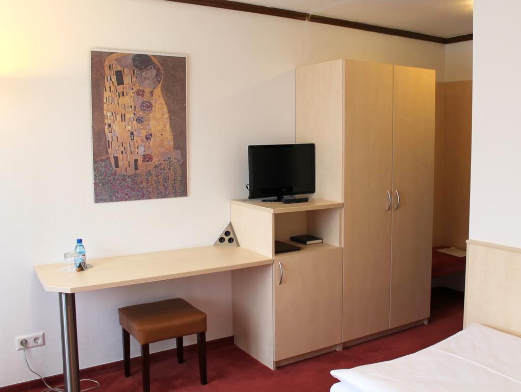 Hotel Am Bad Эсслинген Экстерьер фото