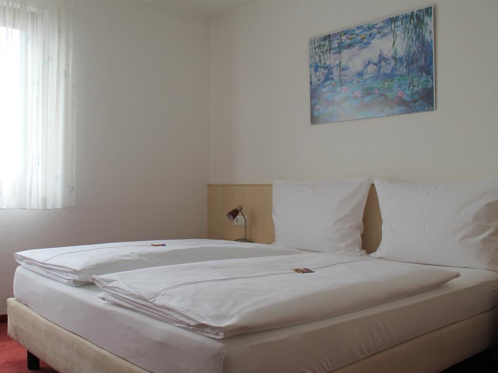 Hotel Am Bad Эсслинген Экстерьер фото