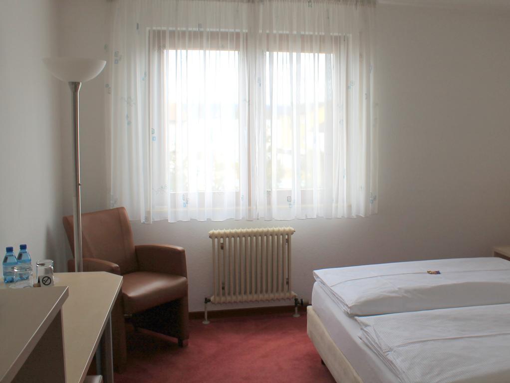 Hotel Am Bad Эсслинген Экстерьер фото