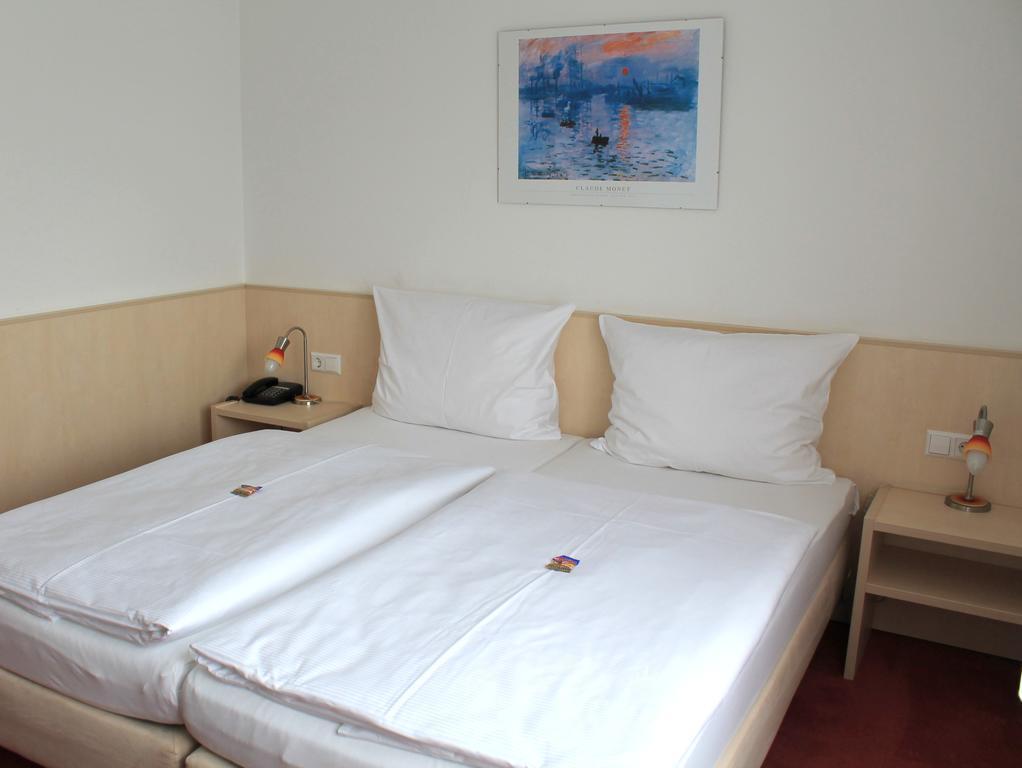 Hotel Am Bad Эсслинген Экстерьер фото